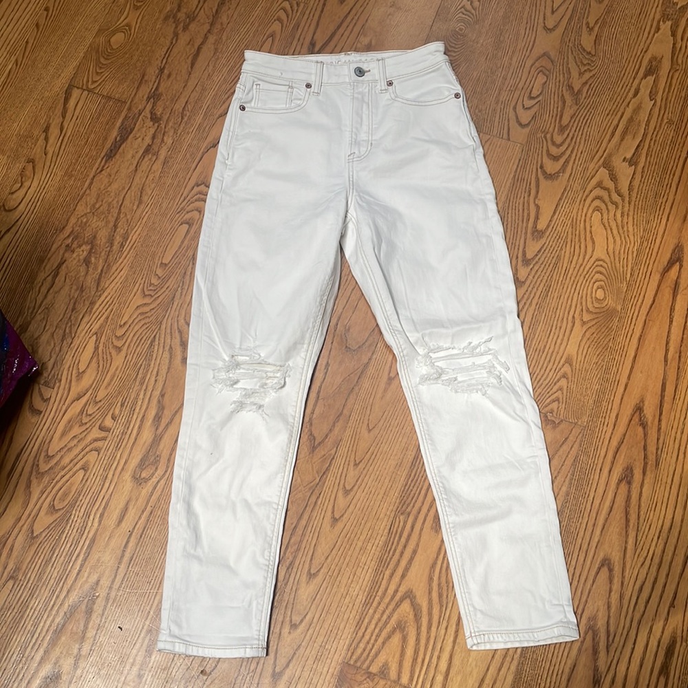 American Eagle Mom Jean Natural White Size 00 Short